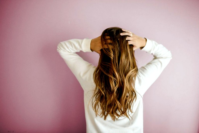 Как укрепить ломкие волосы?
