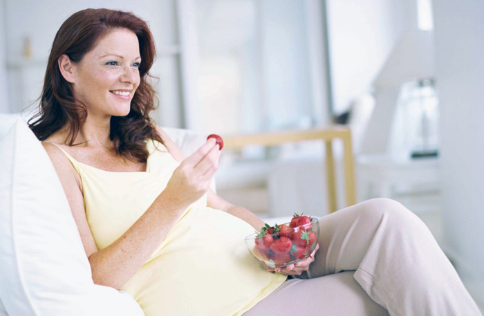 Можно ли беременным клубнику: полезно или вредно?