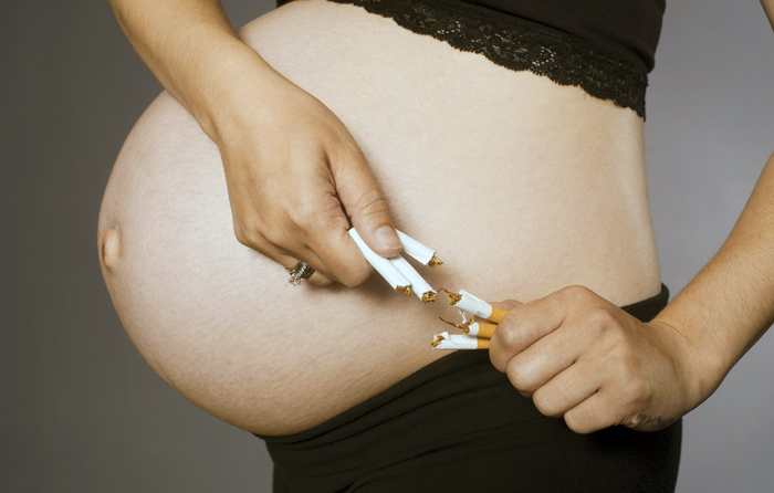 Можно ли курить во время беременности: какие будут последствия?