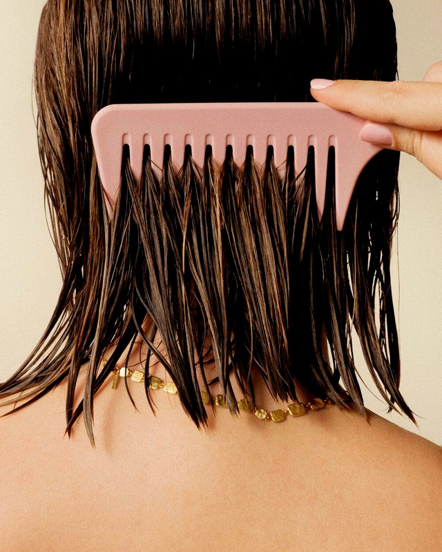 Как укрепить ломкие волосы?